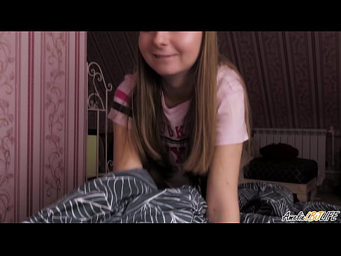 ❤️ 블론디는 그녀의 BFF를 깊이 빨아 먹고 그녀의 입에 정액을 가져옵니다. ️❌ 포르노 fb ko.pornpk.ru에서 ❌